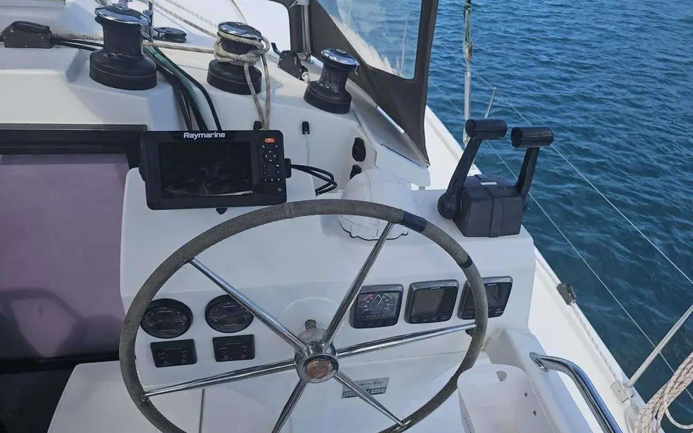 slider 7 Fountaine Pajot Helia 44