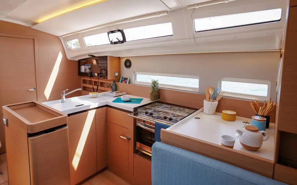 slider 10 Jeanneau Sun Odyssey 410