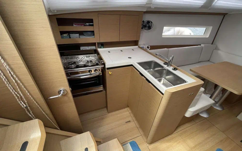 slider 19 Jeanneau Sun Odyssey 380