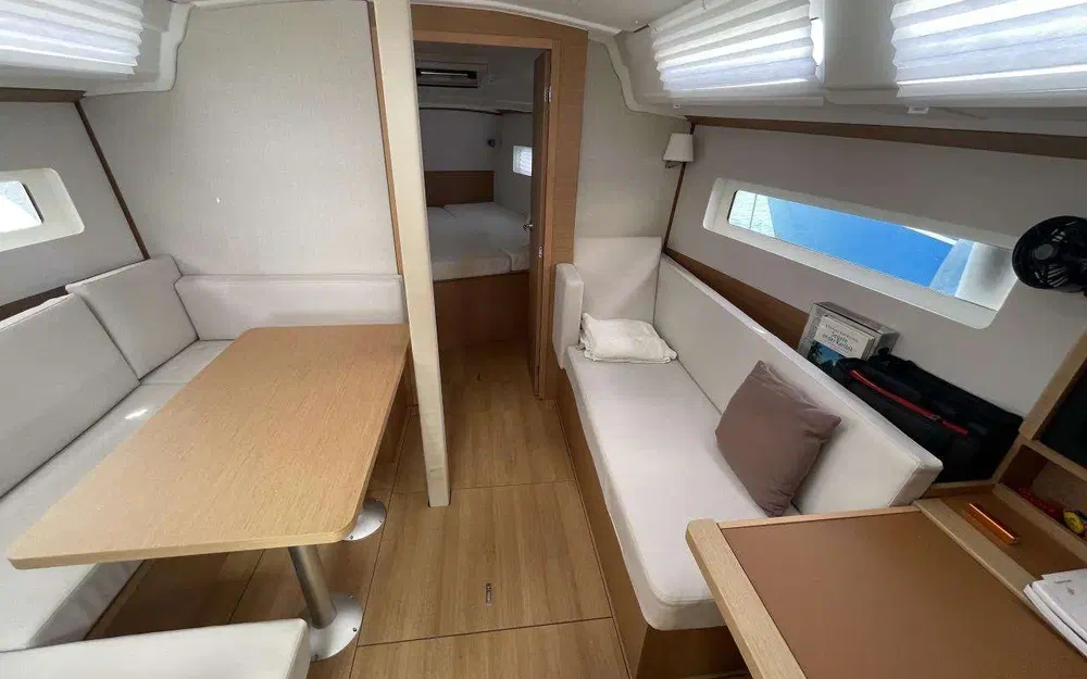 slider 25 Jeanneau Sun Odyssey 380