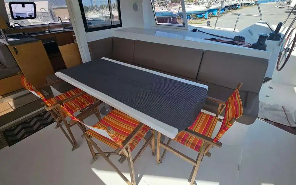 slider 9 Nautitech 40