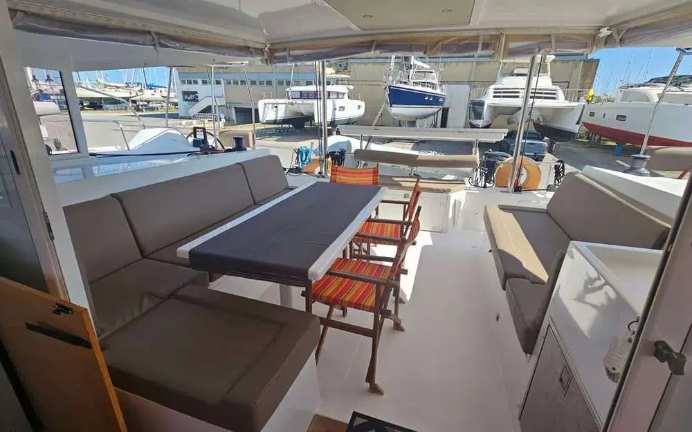 slider 1 Nautitech 40