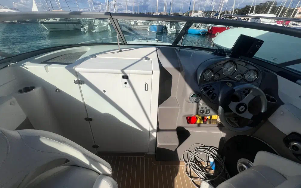 slider 9 Rinker 246 Captiva Cuddy