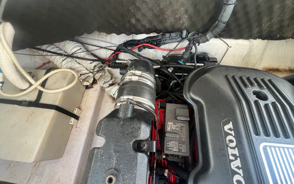 slider 12 Rinker 246 Captiva Cuddy