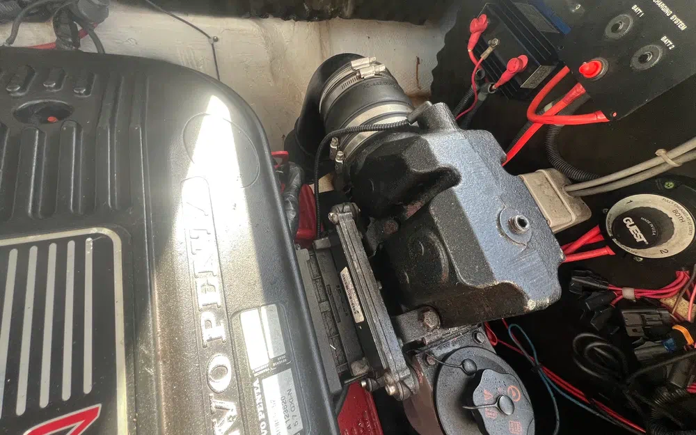 slider 13 Rinker 246 Captiva Cuddy