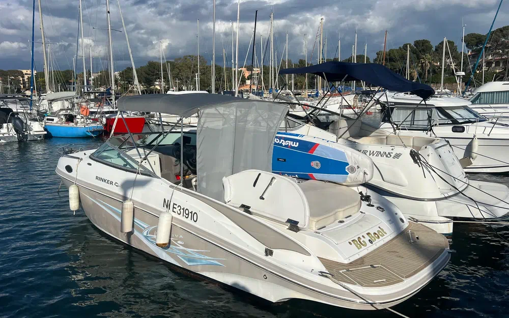 slider 17 Rinker 246 Captiva Cuddy