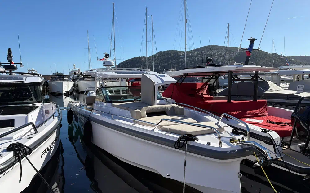 slider 0 Axopar 37 ST