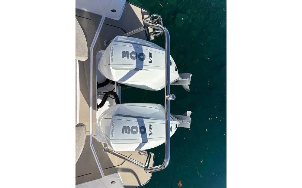 slider 10 Axopar 37 ST