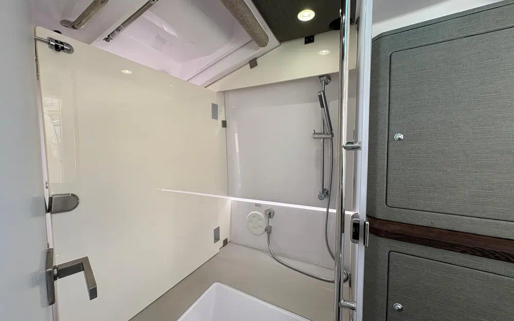 slider 16 Axopar 37 ST