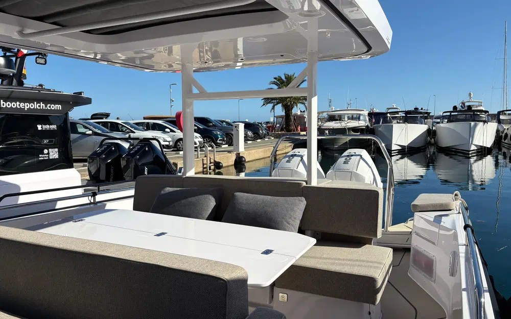 slider 1 Axopar 37 ST