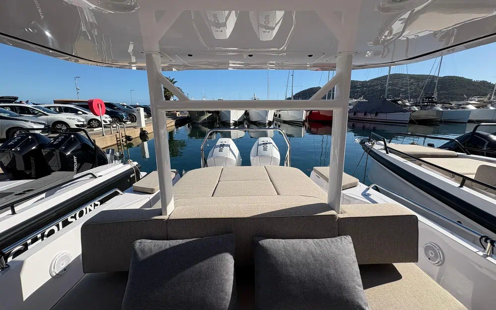 slider 3 Axopar 37 ST