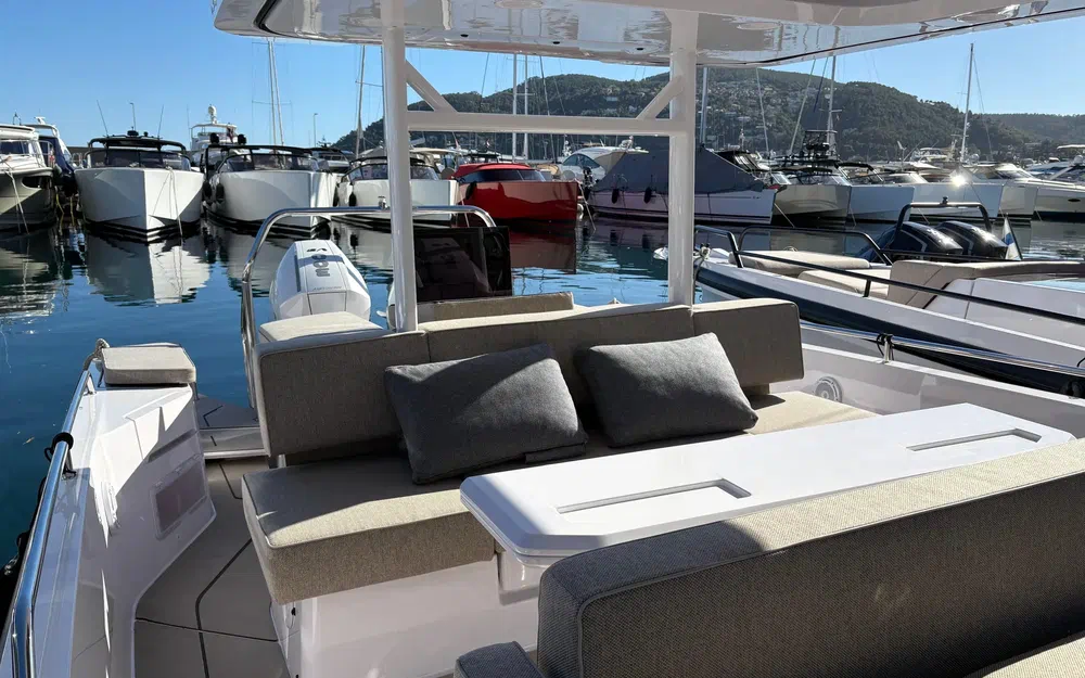 slider 5 Axopar 37 ST