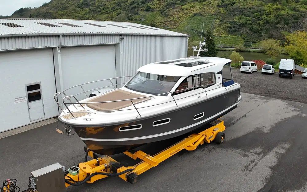 slider 0 Nimbus 305 Coupe