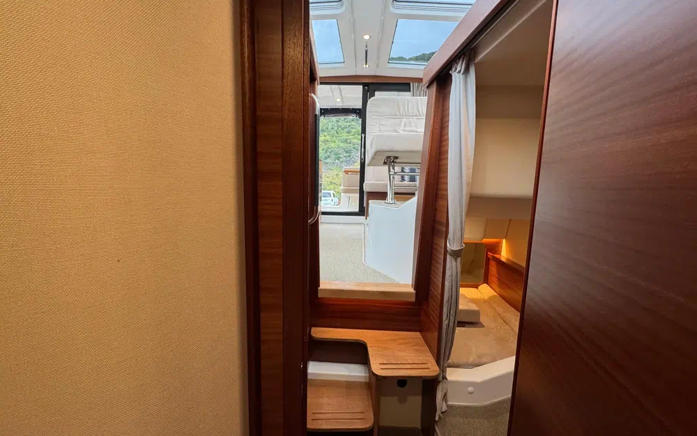 slider 10 Nimbus 305 Coupe