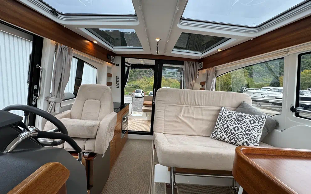 slider 13 Nimbus 305 Coupe