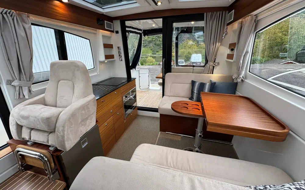 slider 14 Nimbus 305 Coupe