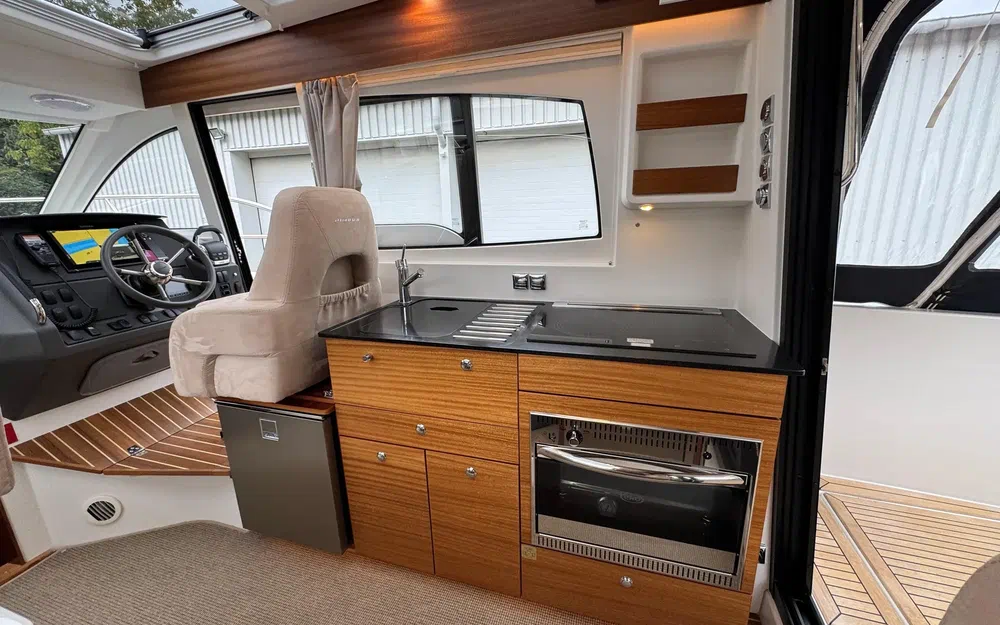 slider 17 Nimbus 305 Coupe