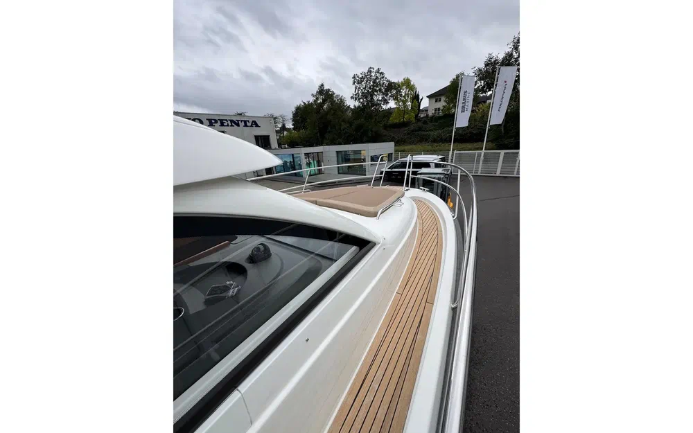 slider 22 Nimbus 305 Coupe