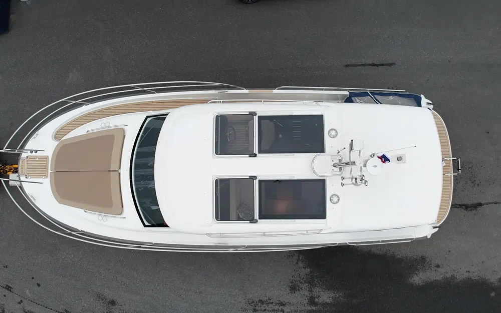 slider 4 Nimbus 305 Coupe