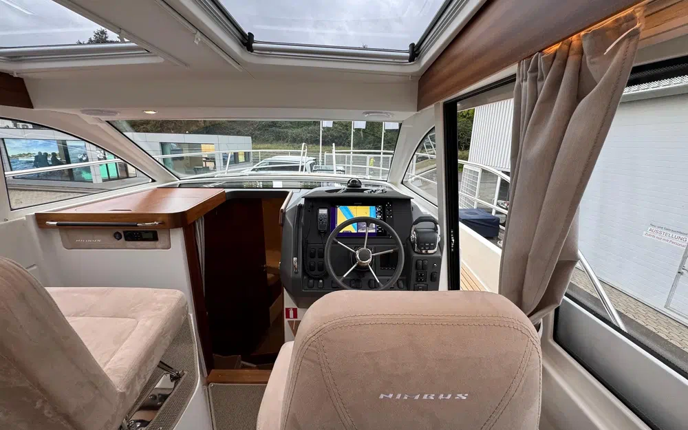 slider 5 Nimbus 305 Coupe