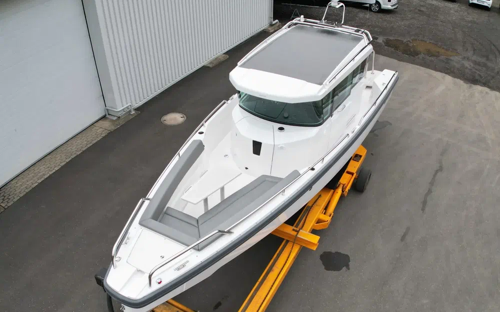 slider 0 Axopar 28 Open