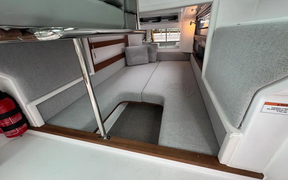 slider 14 Axopar 28 Open