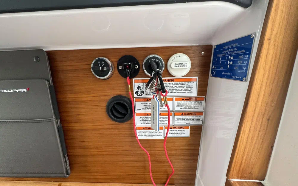 slider 16 Axopar 28 Open