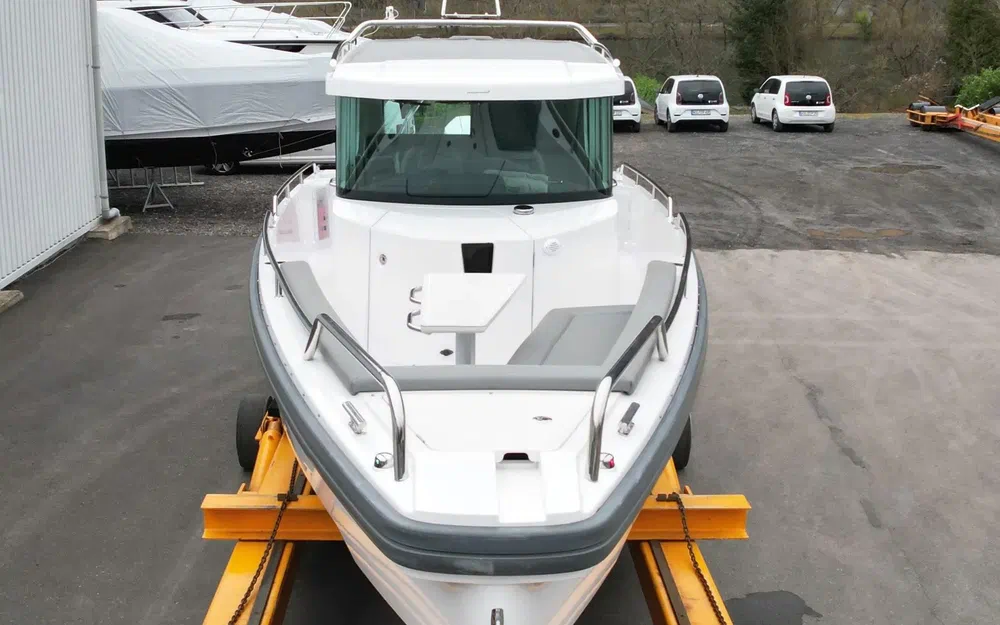 slider 1 Axopar 28 Open