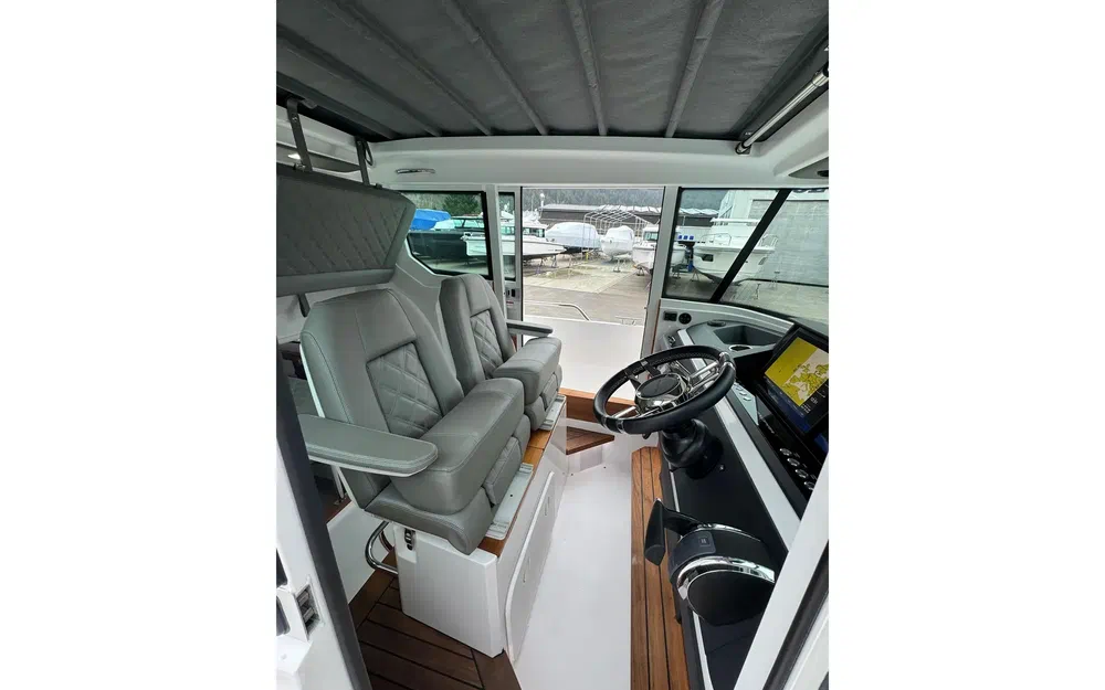 slider 24 Axopar 28 Open