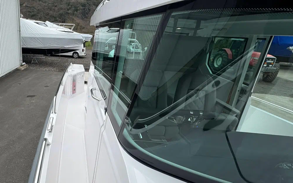 slider 26 Axopar 28 Open