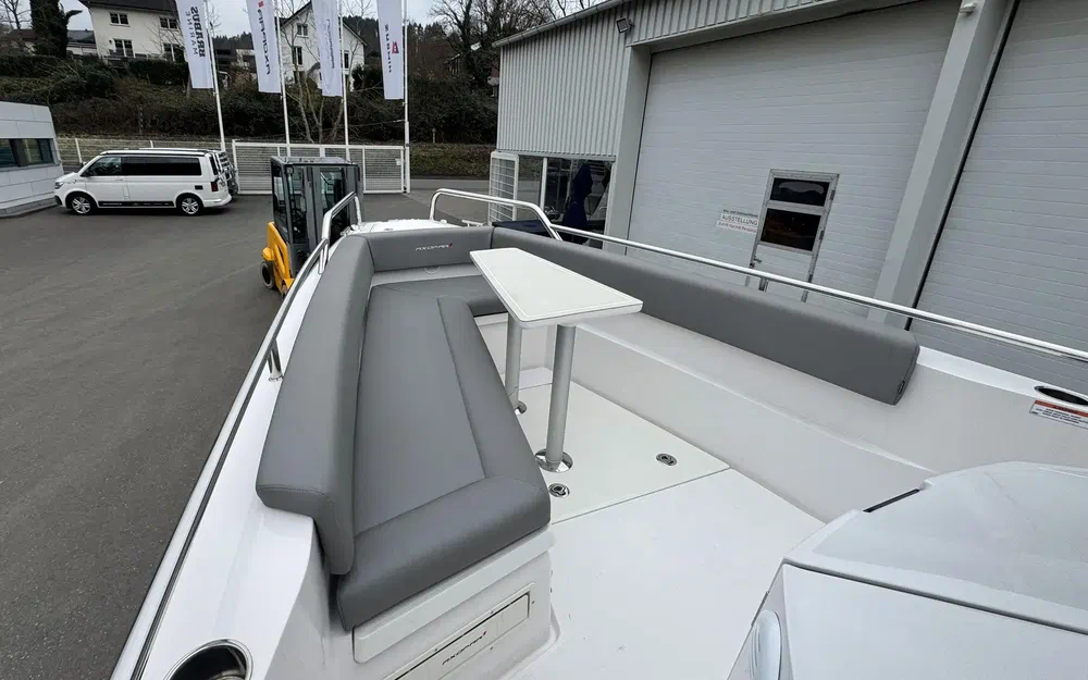 slider 28 Axopar 28 Open