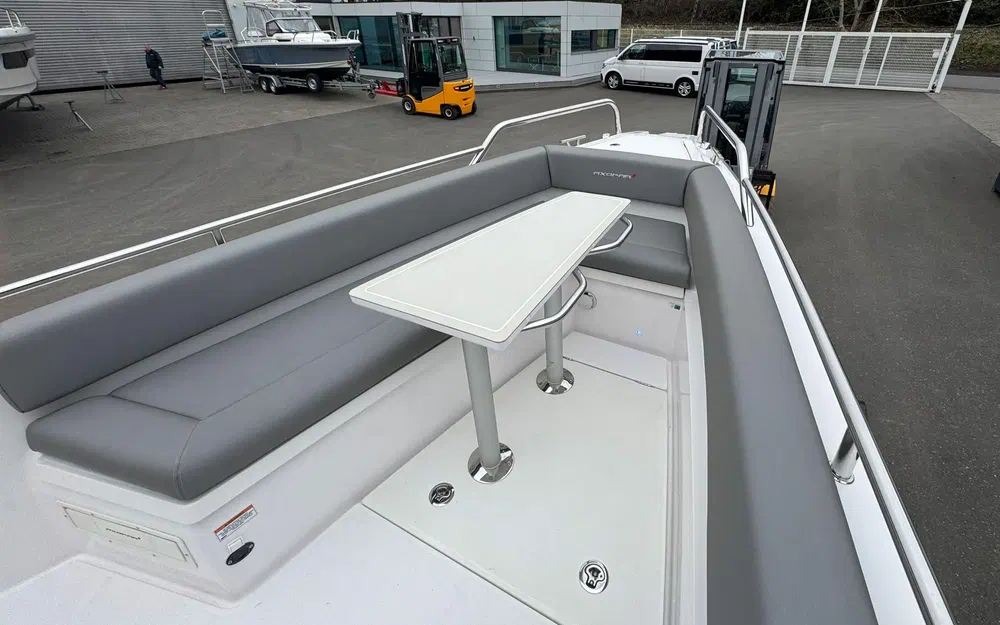 slider 30 Axopar 28 Open