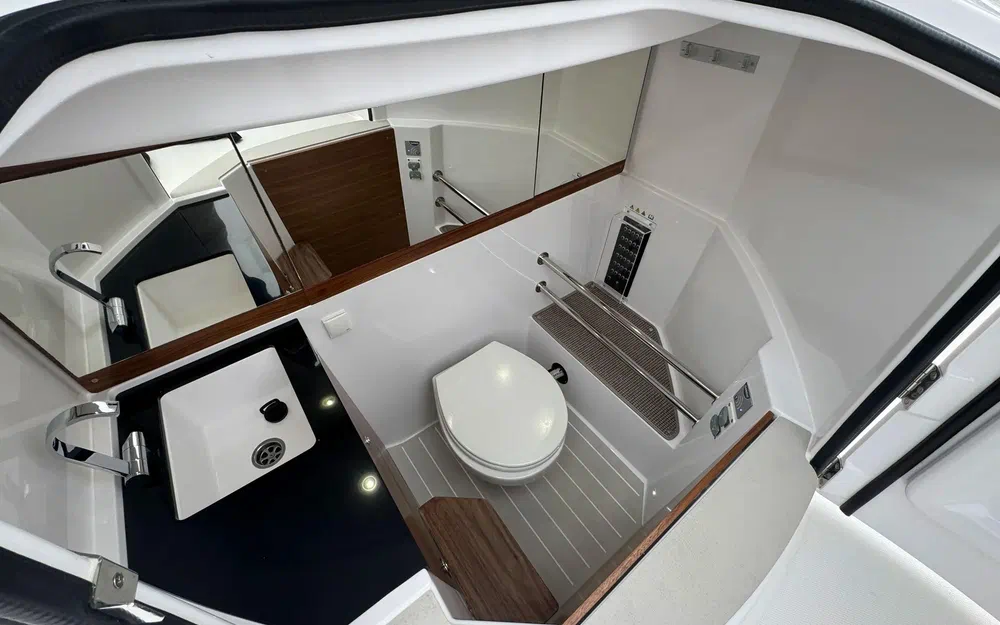 slider 31 Axopar 28 Open