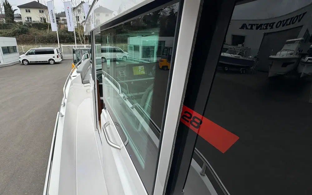 slider 32 Axopar 28 Open