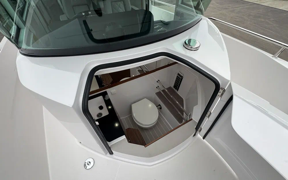 slider 33 Axopar 28 Open