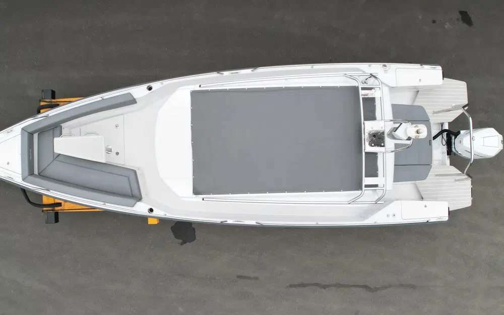 slider 4 Axopar 28 Open