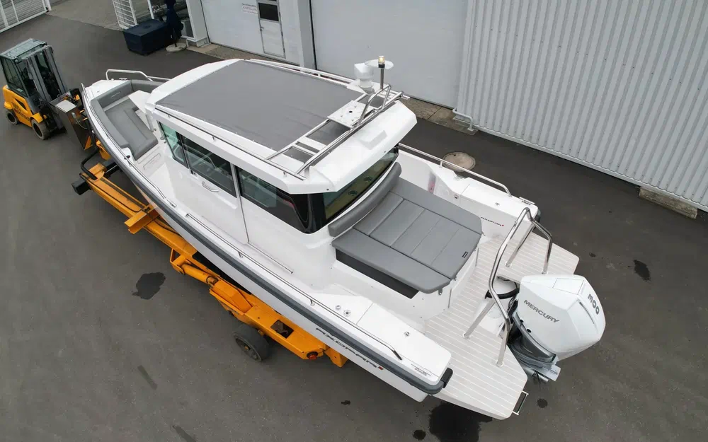 slider 6 Axopar 28 Open