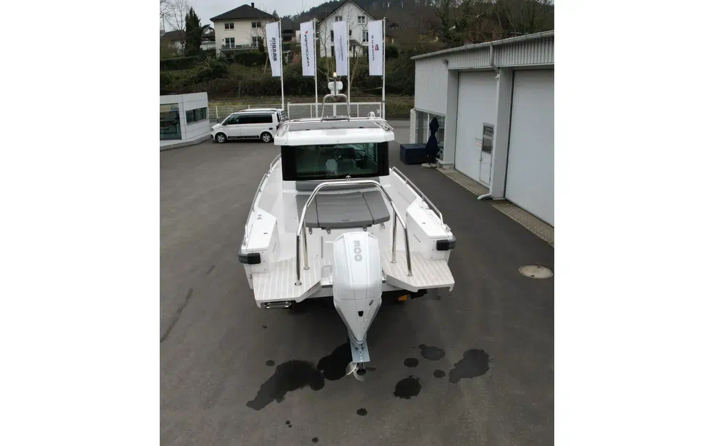 slider 7 Axopar 28 Open