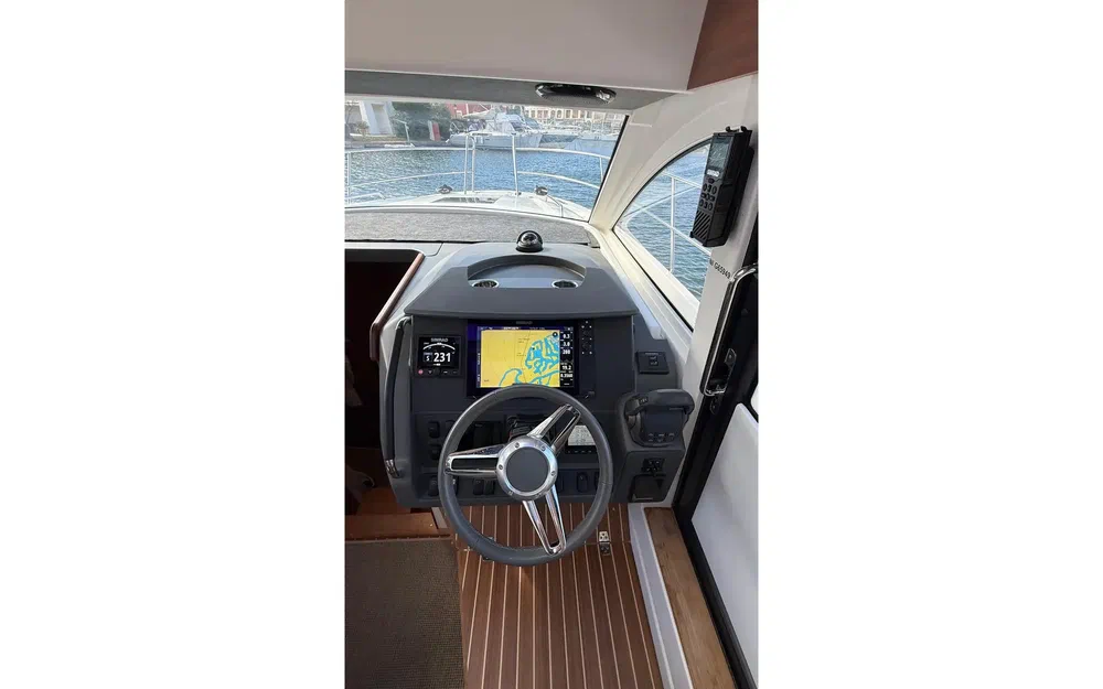 slider 17 Nimbus 305 Coupe