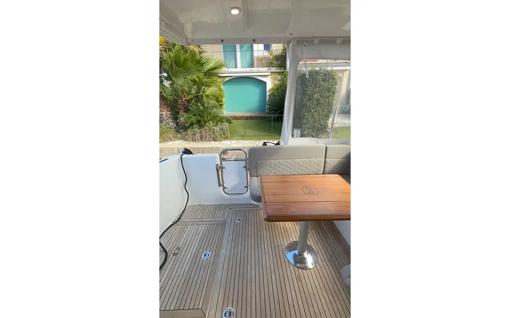 slider 27 Nimbus 305 Coupe