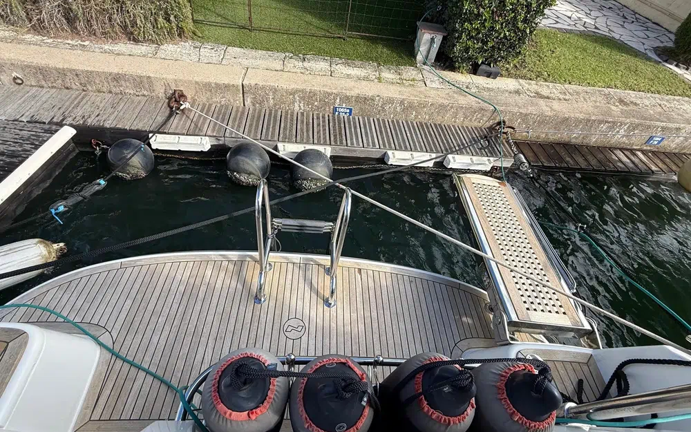 slider 32 Nimbus 305 Coupe