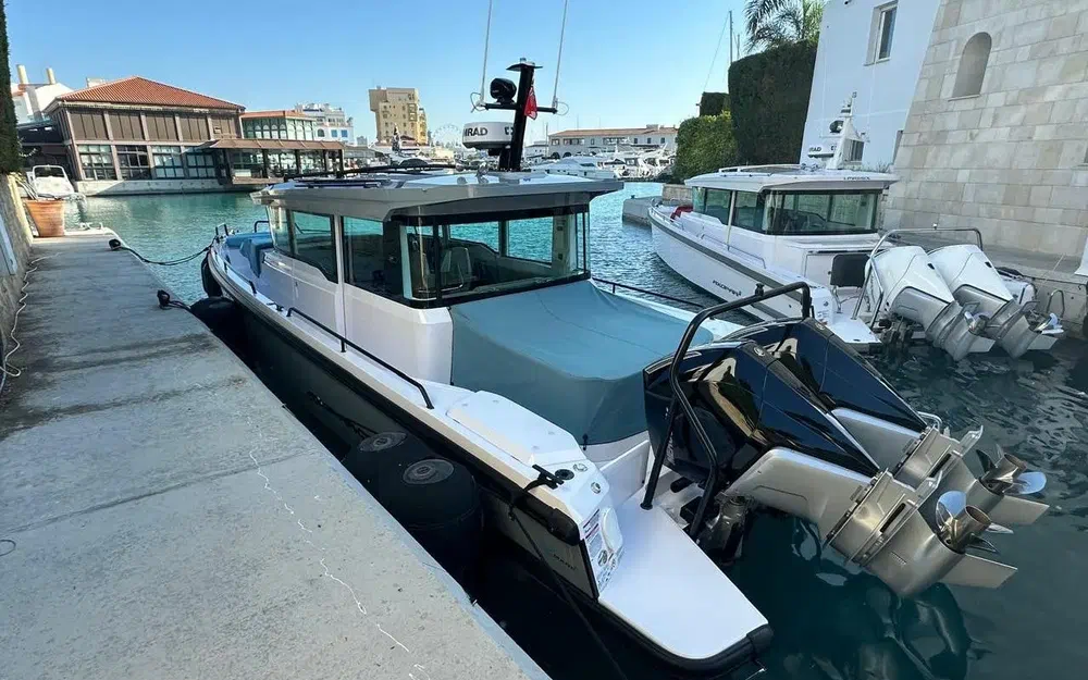 slider 2 Axopar 37 SC