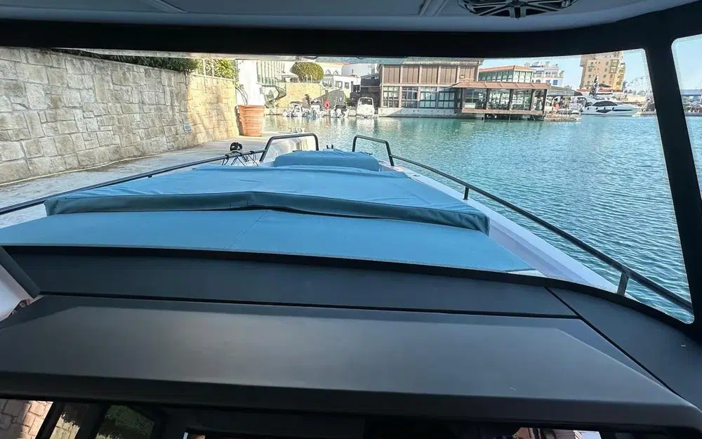 slider 5 Axopar 37 SC