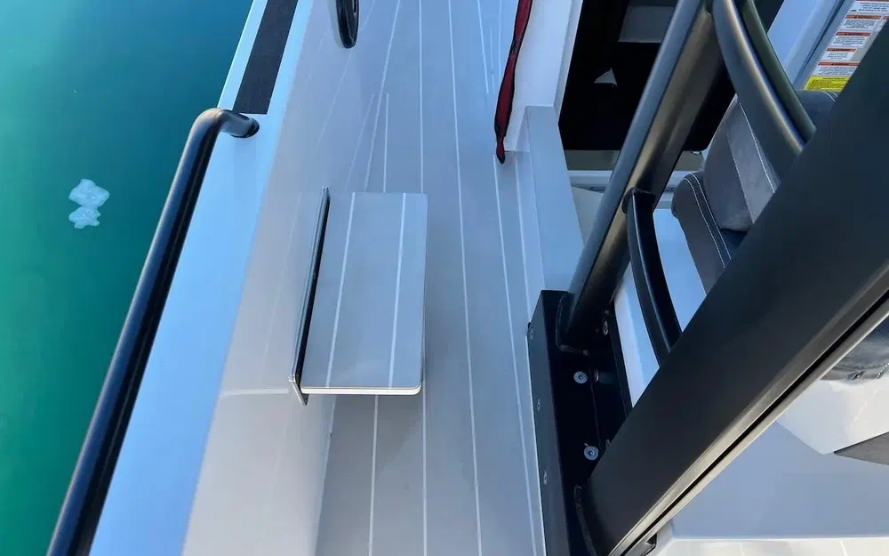 slider 9 Axopar 37 ST