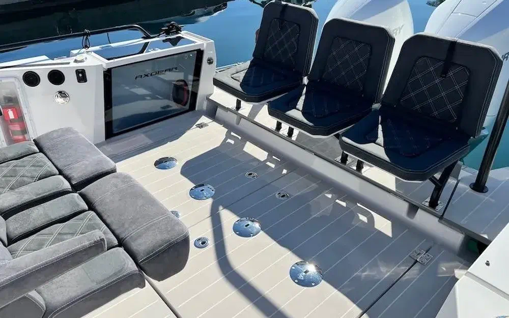 slider 6 Axopar 37 ST