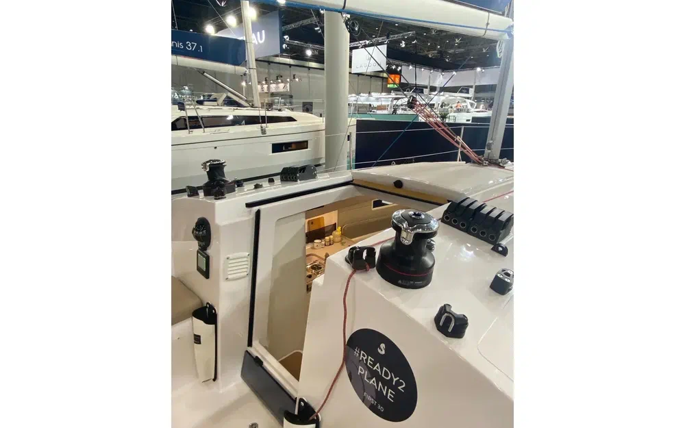 slider 1 Beneteau First 30