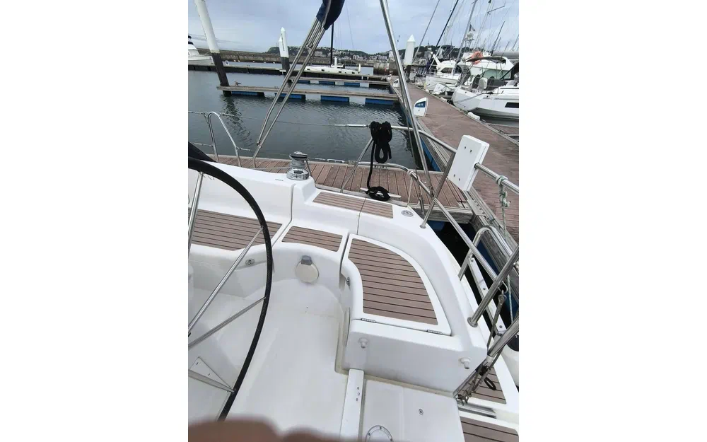 slider 3 Beneteau Oceanis 423 Celebration