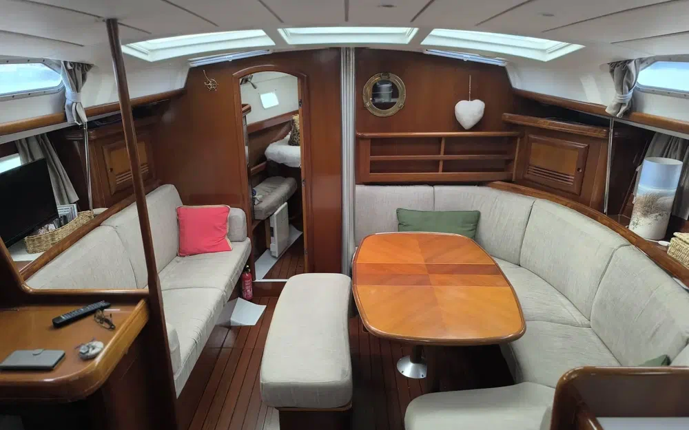 slider 4 Beneteau Oceanis 423 Celebration