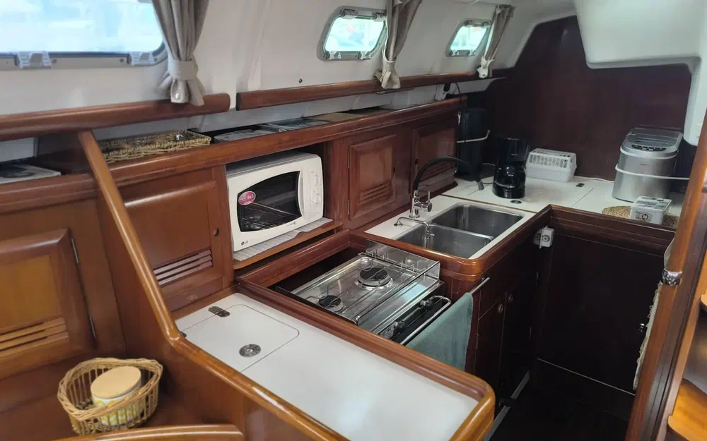 slider 5 Beneteau Oceanis 423 Celebration