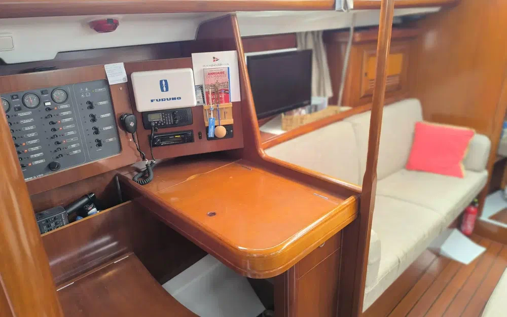 slider 6 Beneteau Oceanis 423 Celebration